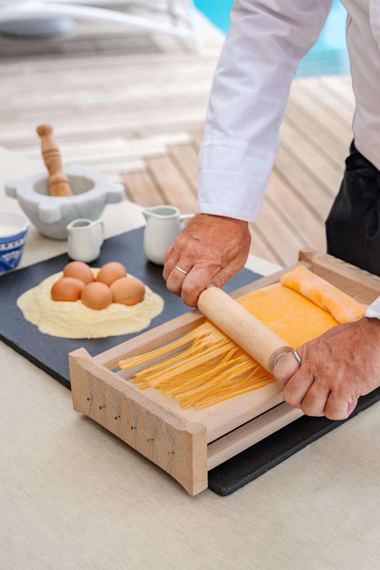 Grand Hotel Bristol Spa Resort, By R Collection Hotels راباللو المظهر الخارجي الصورة Tagliolini being made